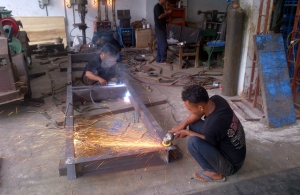 Proses Pembuatan Sasis Stone Crusher